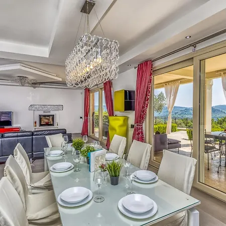 Villa Pasini In - Haus Fuer 8 Personen Livade